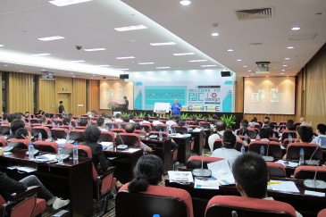 在2011年10月份广交会PDC活动中, 美国色彩协会常务董事受邀担任PDC家居用品设计流行趋势论坛演讲嘉宾。与企业分享2012年的家居设计趋势。