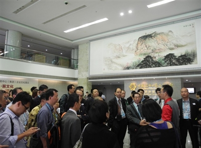 Canton Fair staff was introducing the Exhibition Halls and provide on-site guidance service