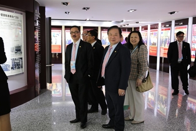 Stephen Chow SBS BBS JP, President of HK Chiu Chow Chamber of Commerce organized members to visit Canton Fair and provide lots of treasurableadvice to Canton Fair